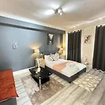 Park Lane Beautiful Family Apartment